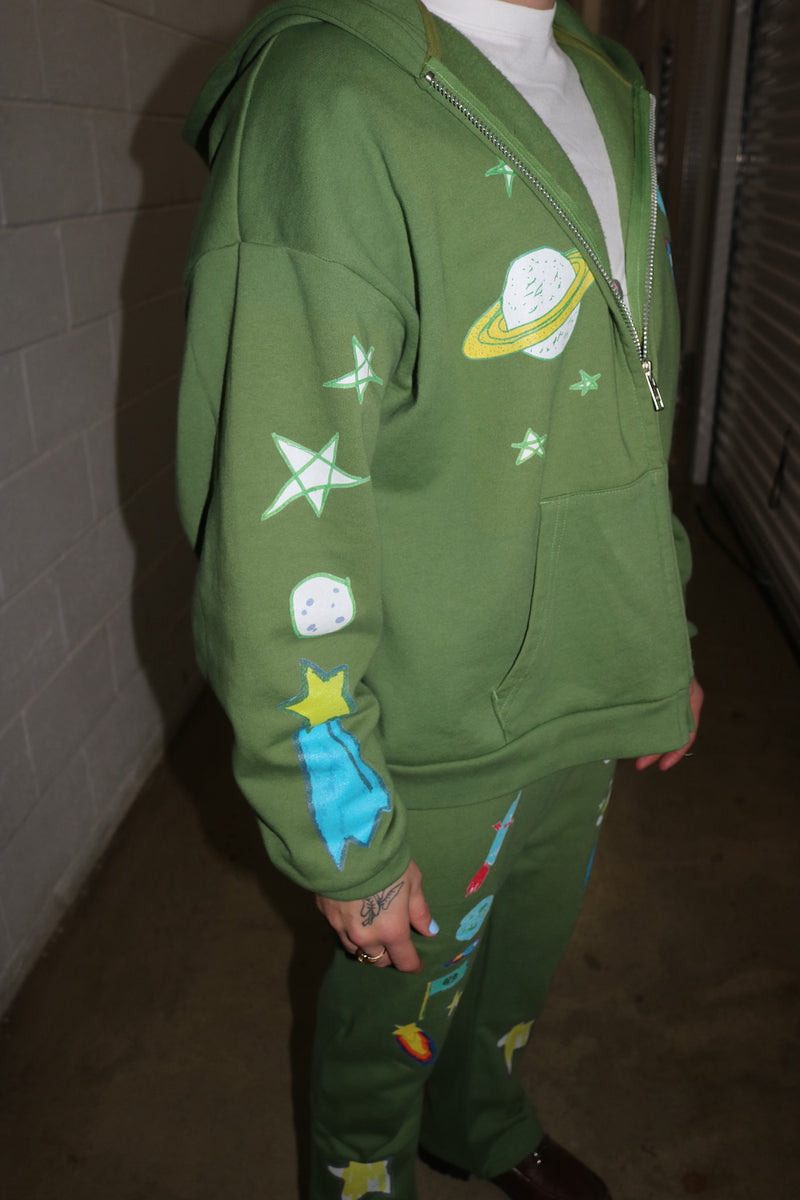 ミュージシャン World Is Over PULLOVER HOODIE CHILDHOOD HIGHLY UNDRTD Lift The World Kid Graphic Hoodie – K MOMO